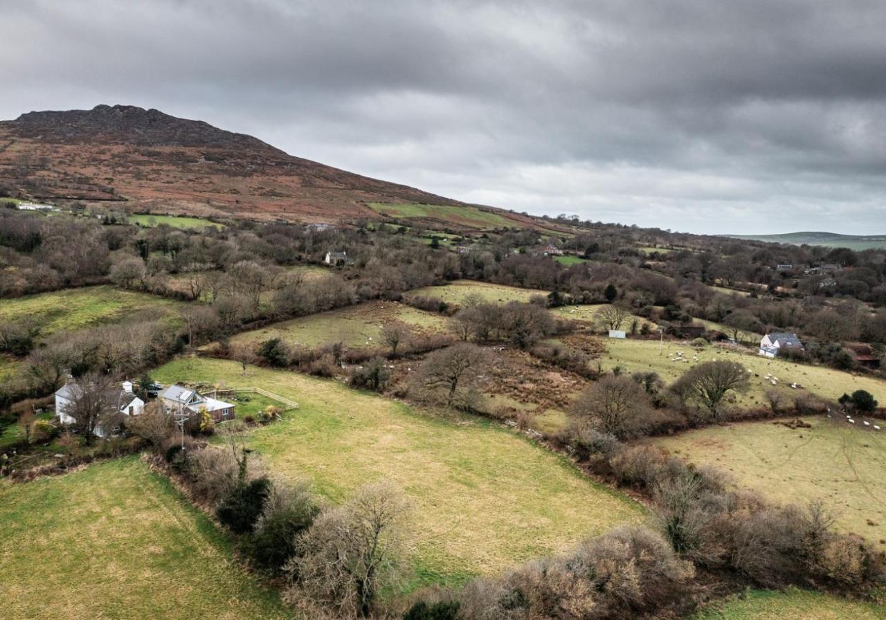 Penrhiw - A Country Cottage With Mountain Views Newport  Extérieur photo
