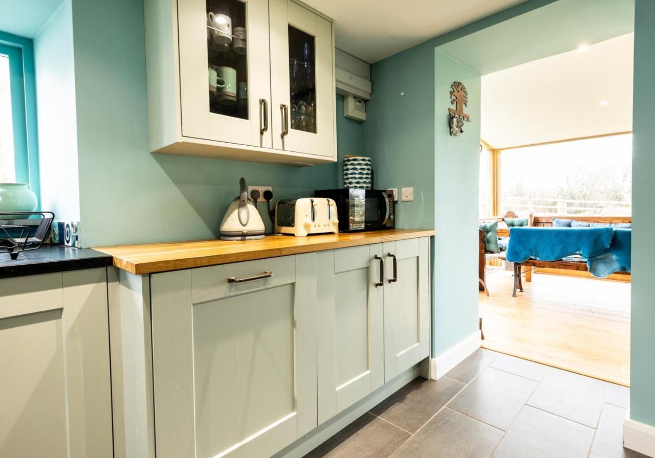 Penrhiw - A Country Cottage With Mountain Views Newport  Extérieur photo