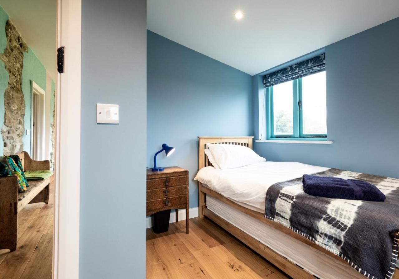 Penrhiw - A Country Cottage With Mountain Views Newport  Extérieur photo