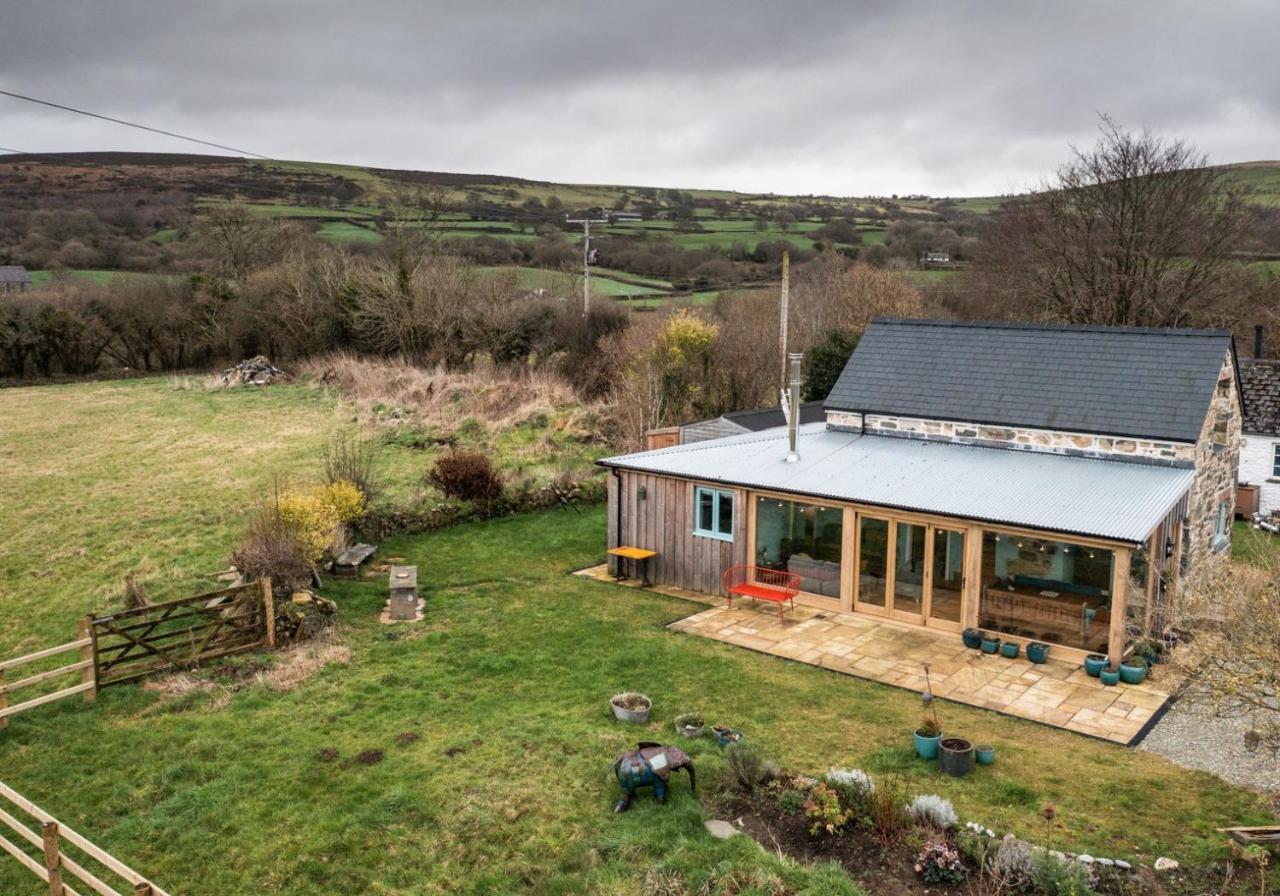 Penrhiw - A Country Cottage With Mountain Views Newport  Extérieur photo